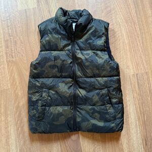 OLD NAVY camo done puffer fleece lined vest